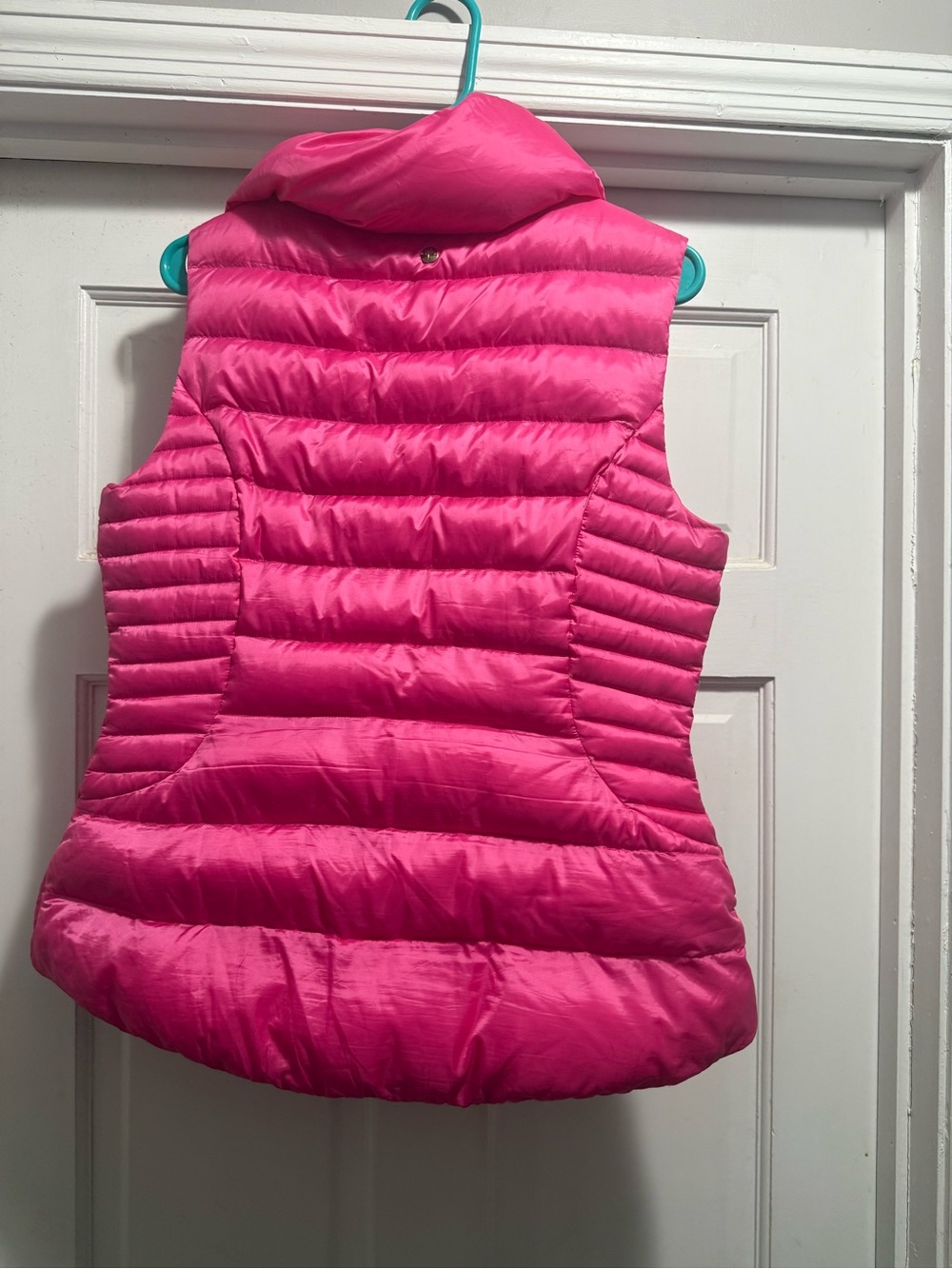 Lilly Pulitzer Hot Pink Quilted Vest with Multicolor Lining - Picture 10 of 12
